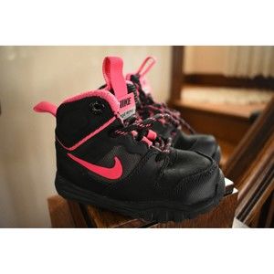 Nike Hills Mid (TD) Girls Toddler Size 7c 685623 002 Pink Black H20 Repel Boots